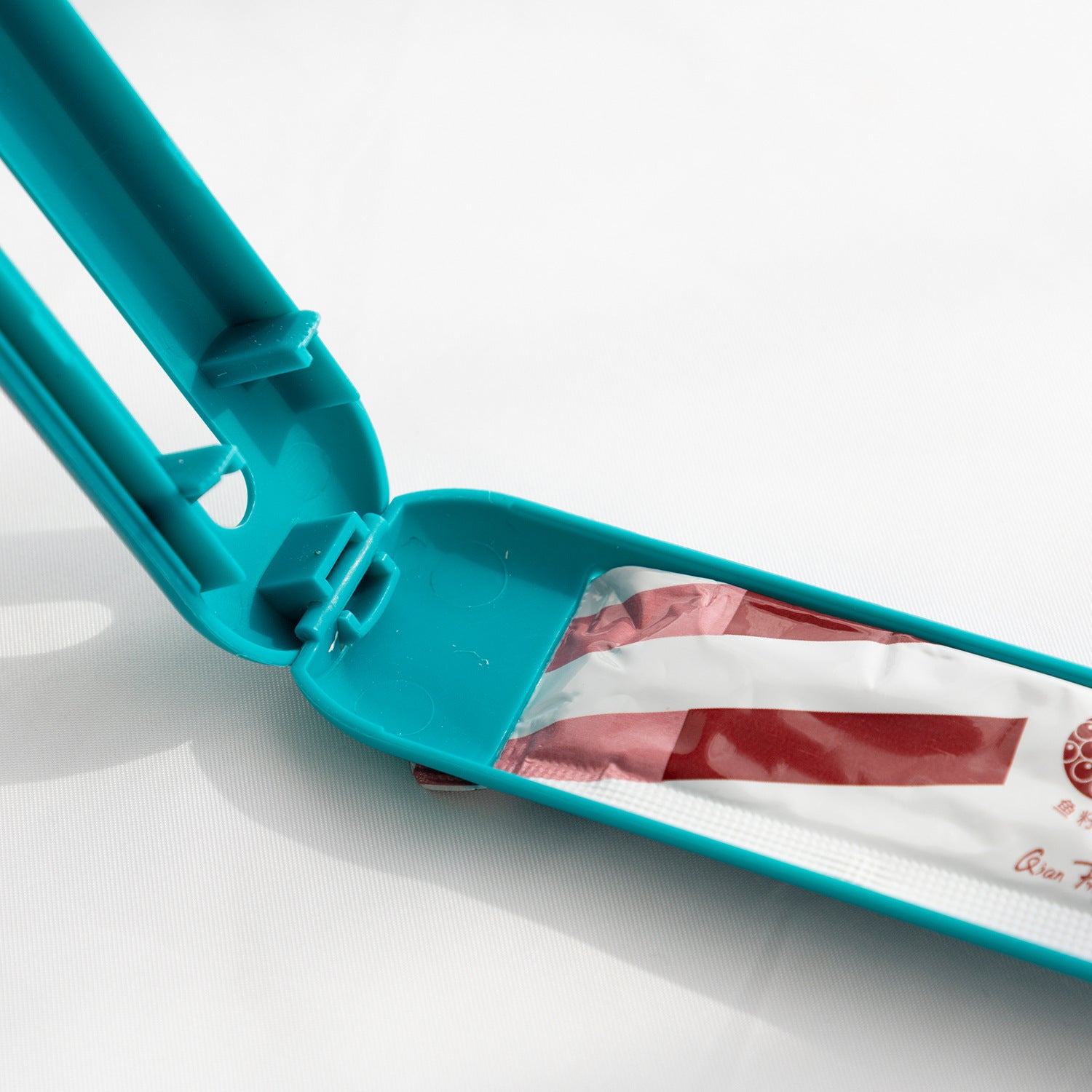 The Hot Cat Strip Spoon Feeder Squeezes Snack Pet Feeding Tools - 𝓢𝓱𝓸𝓹𝓵𝓮𝓬𝔂