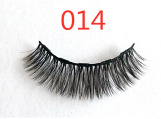 A Pair Of False Eyelashes With Magnets In Fashion - 𝓢𝓱𝓸𝓹𝓵𝓮𝓬𝔂