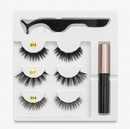 A Pair Of False Eyelashes With Magnets In Fashion - 𝓢𝓱𝓸𝓹𝓵𝓮𝓬𝔂