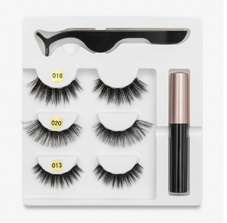 A Pair Of False Eyelashes With Magnets In Fashion - 𝓢𝓱𝓸𝓹𝓵𝓮𝓬𝔂