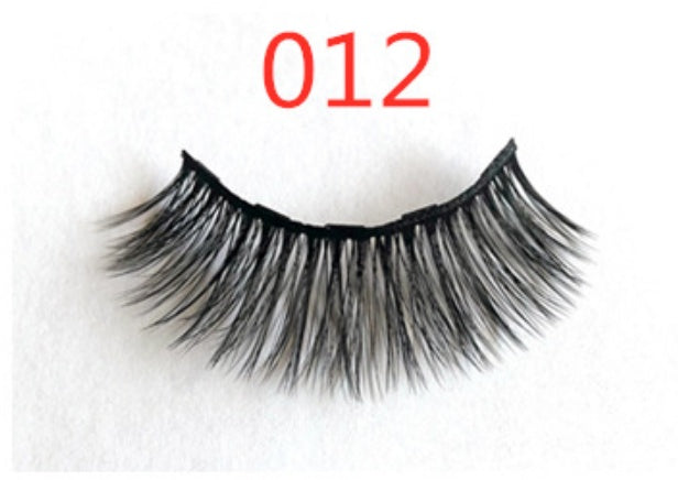 A Pair Of False Eyelashes With Magnets In Fashion - 𝓢𝓱𝓸𝓹𝓵𝓮𝓬𝔂
