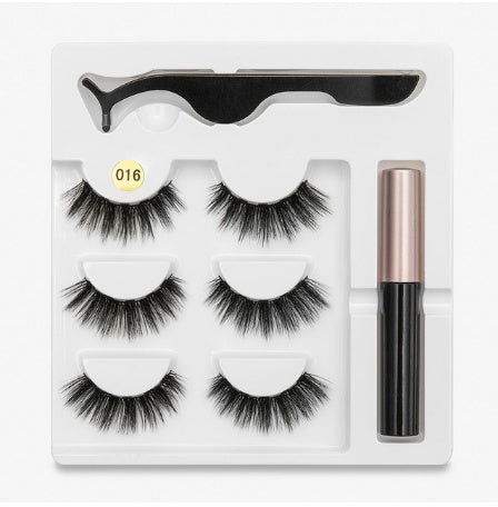A Pair Of False Eyelashes With Magnets In Fashion - 𝓢𝓱𝓸𝓹𝓵𝓮𝓬𝔂