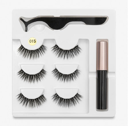 A Pair Of False Eyelashes With Magnets In Fashion - 𝓢𝓱𝓸𝓹𝓵𝓮𝓬𝔂