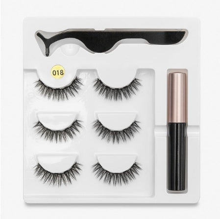 A Pair Of False Eyelashes With Magnets In Fashion - 𝓢𝓱𝓸𝓹𝓵𝓮𝓬𝔂