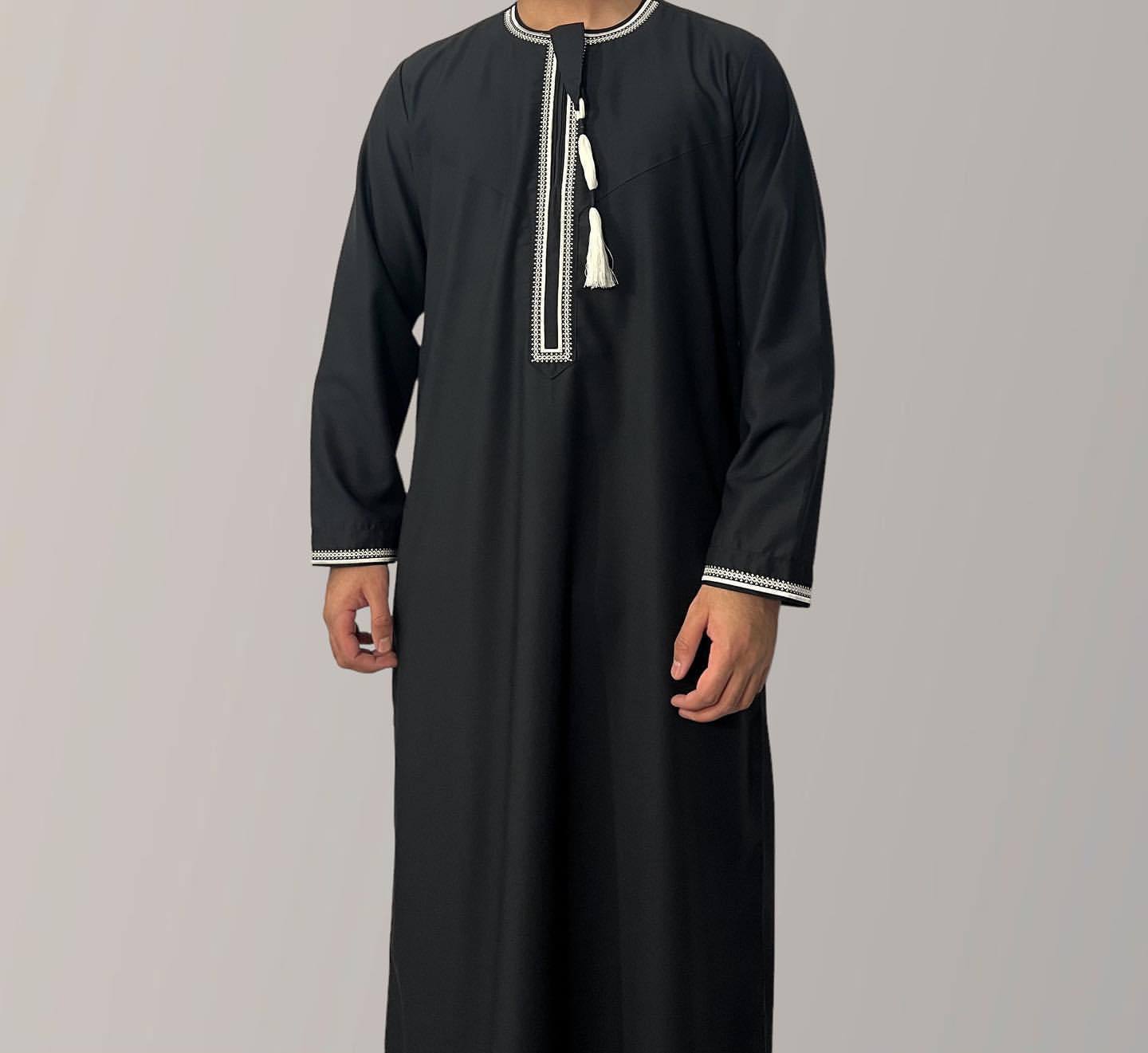 Solid Color Round Neck Embroidered Thick Tassel Oman Gowns Saudi Arabia Men - 𝓢𝓱𝓸𝓹𝓵𝓮𝓬𝔂