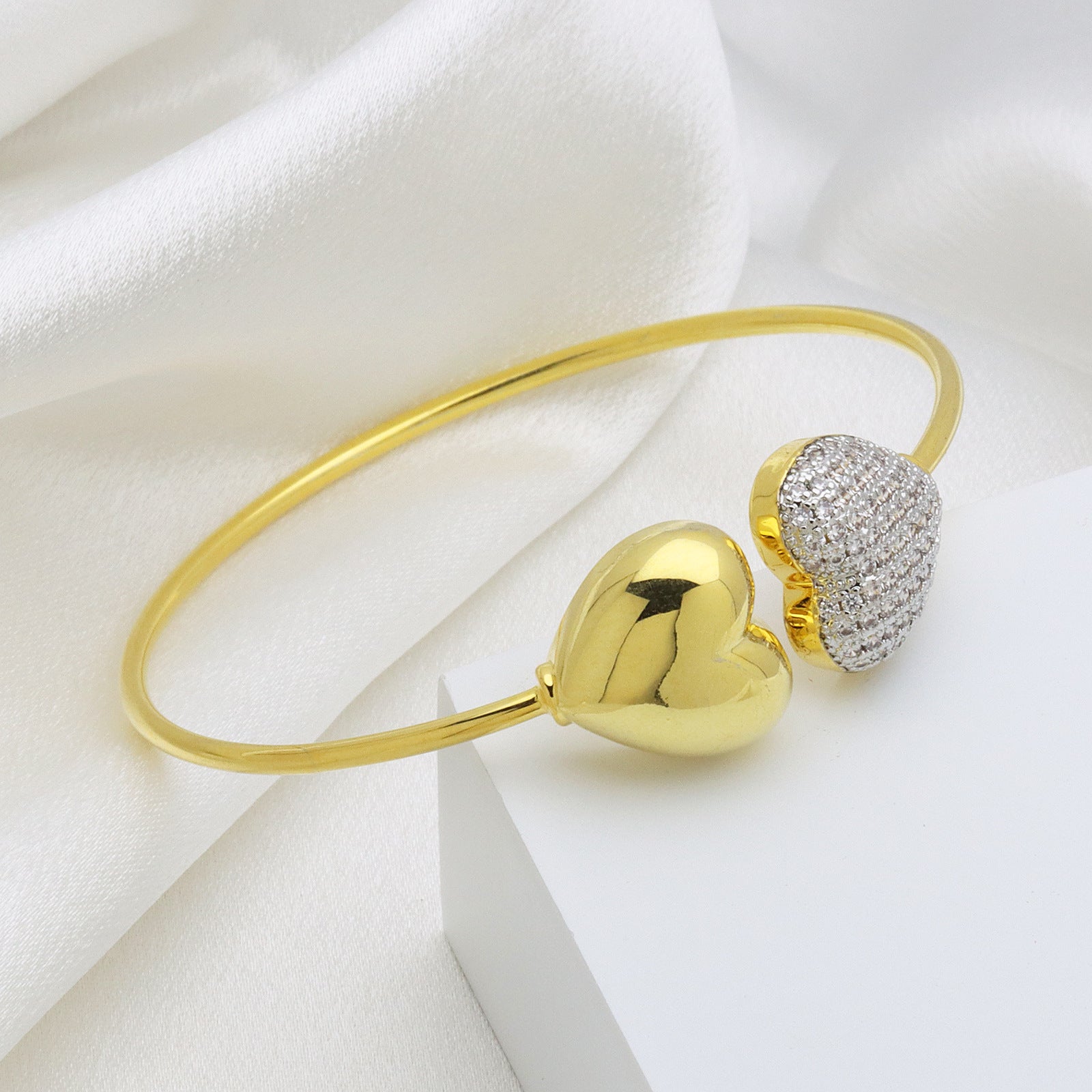 Stone Peach Heart Copper Plating 18K Gold Hollow Bracelet - 𝓢𝓱𝓸𝓹𝓵𝓮𝓬𝔂