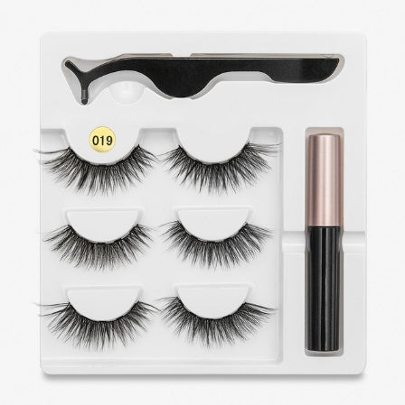 A Pair Of False Eyelashes With Magnets In Fashion - 𝓢𝓱𝓸𝓹𝓵𝓮𝓬𝔂