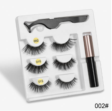 A Pair Of False Eyelashes With Magnets In Fashion - 𝓢𝓱𝓸𝓹𝓵𝓮𝓬𝔂