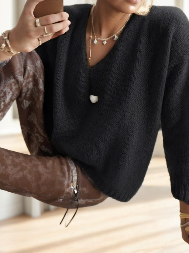 Cozy V-Neck Women's Sweater - 𝓢𝓱𝓸𝓹𝓵𝓮𝓬𝔂