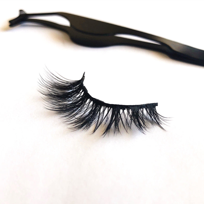 A Pair Of False Eyelashes With Magnets In Fashion - 𝓢𝓱𝓸𝓹𝓵𝓮𝓬𝔂
