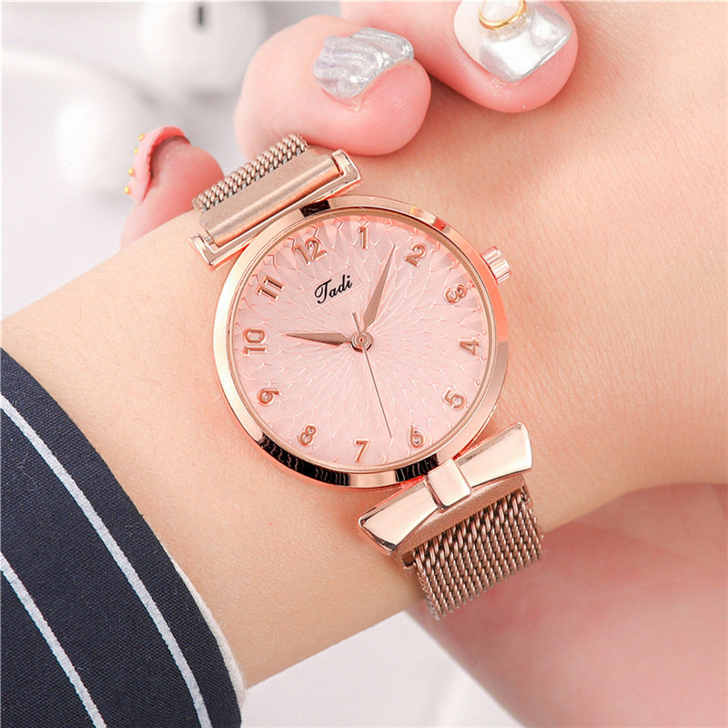 Suit Women's Quartz Watch With Bracelet - 𝓢𝓱𝓸𝓹𝓵𝓮𝓬𝔂