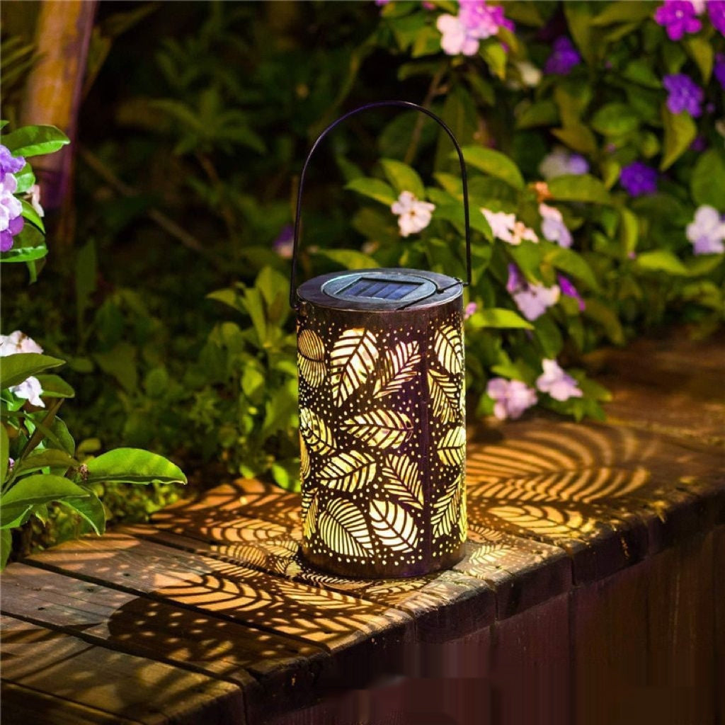 Cross-border Retro Solar Lantern Iron Hollow Storm Lantern Courtyard Decoration Desk Lamp Garden Projection - 𝓢𝓱𝓸𝓹𝓵𝓮𝓬𝔂