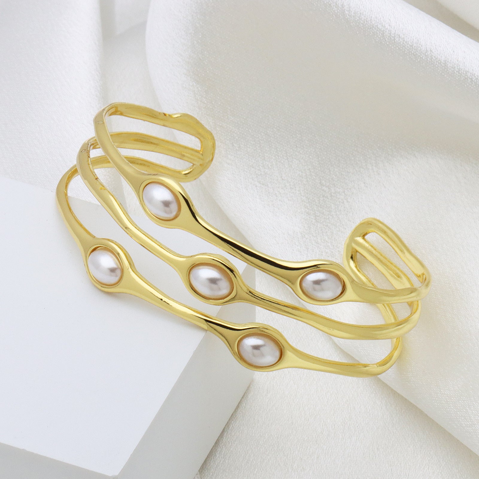 Stone Peach Heart Copper Plating 18K Gold Hollow Bracelet - 𝓢𝓱𝓸𝓹𝓵𝓮𝓬𝔂