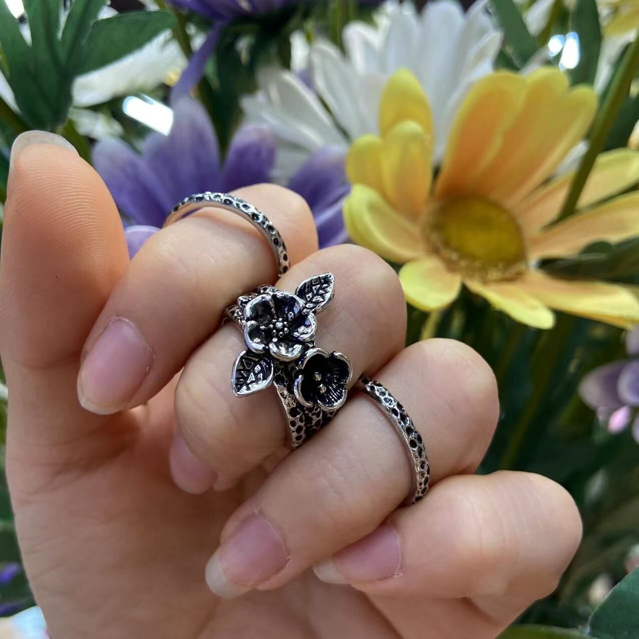 British Garden Stacked Ring Women's Carved Honeycomb Three-piece Set