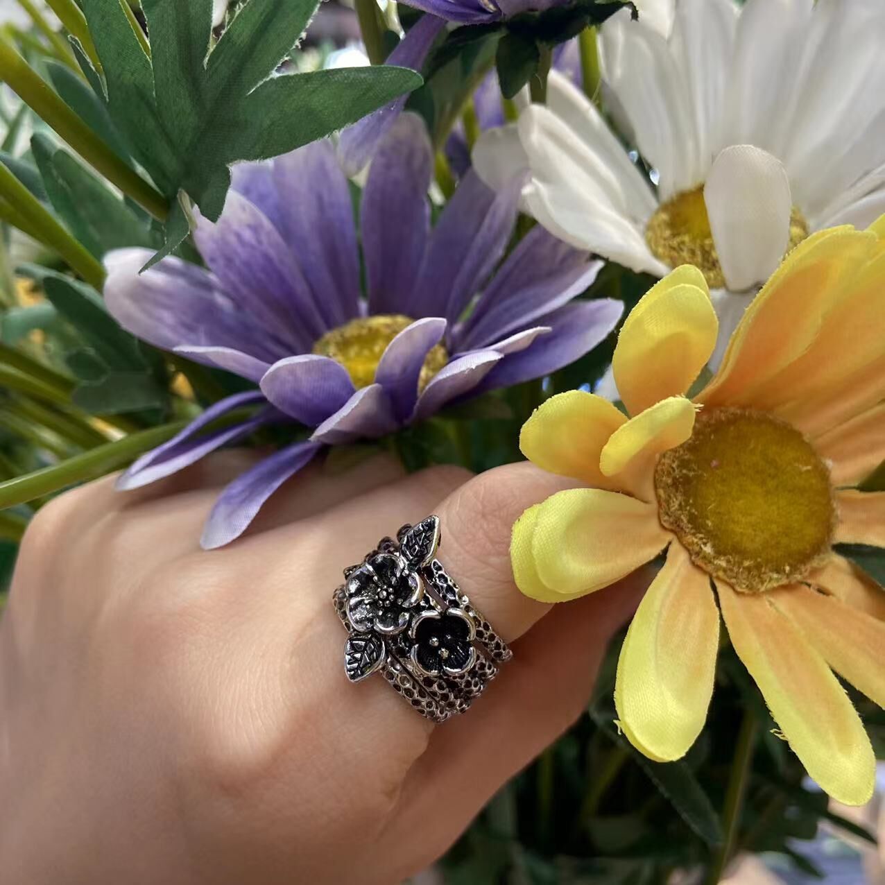 British Garden Stacked Ring Women's Carved Honeycomb Three-piece Set