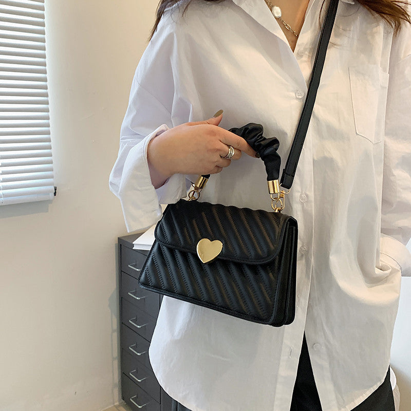 Women Handbags Fashion Chain Shoulder Bags With Love Metal Design - 𝓢𝓱𝓸𝓹𝓵𝓮𝓬𝔂